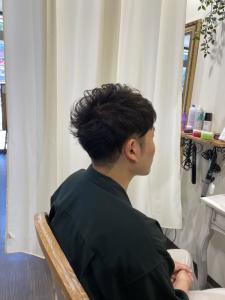 クセ毛でもセットなしで束間がでるメンズカット - Artifact 青葉台店掲載