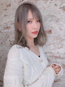 外国人風、ハイライトカラーアッシュグレージュ - TOP SHAPE掲載