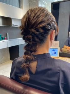 どんなお洋服とも相性抜群！綺麗め編みおろしスタイル - sweep 平尾掲載