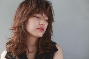 オレンジブラウンの柔らかウェーブ - LAIFAI掲載