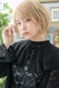 ハイトーンカラー前下がり小顔マッシュボブ　ふわふわショート - COVER HAIR bliss 上尾西口店掲載