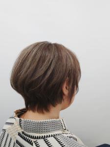 白髪ぼかしデザインカラー - afresh hair掲載