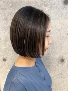 30代40代50代切りっぱなしボブの白髪ぼかしハイライト - sweep 平尾掲載