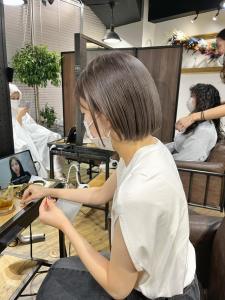 ミルクティーベージュ　グレージュ　切りっぱなしボブ - ARCANA 明治神宮前 表参道 原宿掲載