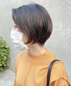 丸み前下がりショート　透明感カラーのオリーブベージュ - MANOHARU掲載