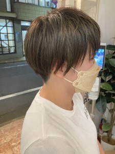 前髪ありハンサムマッシュショートカーキグレージュ梅ヶ丘美容室 - CHAINON掲載