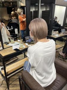 ミルクティーベージュ　グレージュ　切りっぱなしボブ - ARCANA 明治神宮前 表参道 原宿掲載