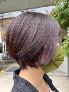 パープルのフェイスフレーミングしたショートボブ - EMU international 春日部本店掲載