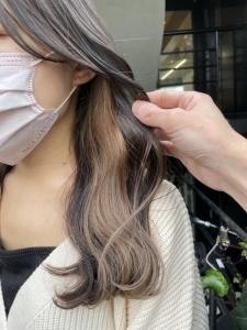 インナーカラー×ミルクティーベージュ/グレージュカラー - ACT 表参道店掲載