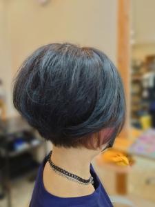 ボブレイヤーに　インナーカラーを入れたスタイル - Hair studio Olive 南森町店掲載