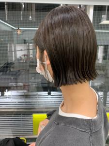 切りっぱなしミニボブ×オリーブカラー - NORI掲載