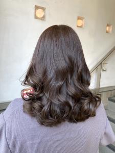 ミディアムレイヤー・ウェーブ巻き・ラベンダーグレージュ - HAIR&MAKE STUDIO MIMURO掲載