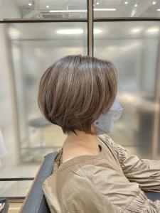 【篠原】白髪を活かしたハイライトショートの相性◎ - PORT掲載