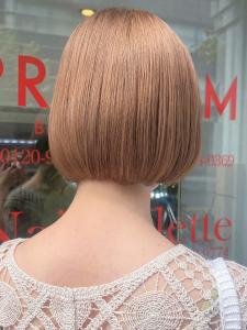 ハイトーンミルクティーベージュ×ワンレングスボブ - e.m.a PREMIUM BEAUTY SALON掲載
