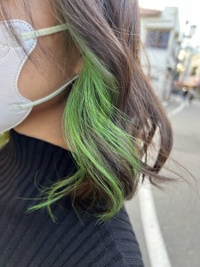 ネオングリーンインナーカラー - Yona Saint掲載