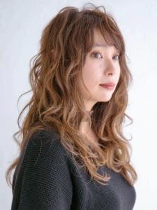 三軒茶屋_レディース_ロング_コテ巻き_ブラウン - HAIR & MAKE EARTH 三軒茶屋店掲載