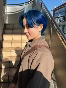 ネオンカラー　ターコイズブルー　ディープブルー　ボブウルフ - ARCANA 明治神宮前 表参道 原宿掲載