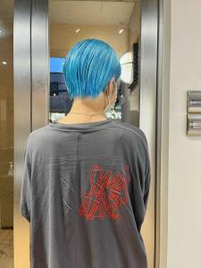 ネオンカラー　ターコイズブルー　ディープブルー　ボブウルフ - ARCANA 明治神宮前 表参道 原宿掲載
