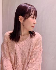 顔周り前髪ブリーチなしピンクパープルぱっつんロブタイトヘア - YOKE掲載