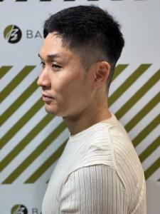 大人の刈り上げスタイル - BARBER-BAR 四谷店掲載