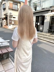 ホワイトグレージュ コンマヘア くすみブルー ダークアッシュ - ARCANA 明治神宮前 表参道 原宿掲載