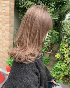 ホワイトグレージュ コンマヘア くすみブルー ダークアッシュ - ARCANA 明治神宮前 表参道 原宿掲載