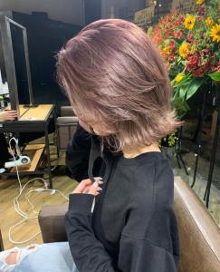ホワイトグレージュ コンマヘア くすみブルー ダークアッシュ - ARCANA 明治神宮前 表参道 原宿掲載
