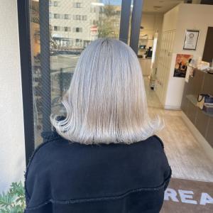 White beige - CREA掲載