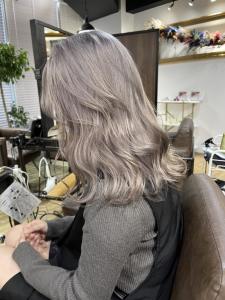 ホワイトグレージュ コンマヘア くすみブルー ダークアッシュ - ARCANA 明治神宮前 表参道 原宿掲載