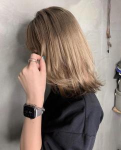 ホワイトグレージュ コンマヘア くすみブルー ダークアッシュ - ARCANA 明治神宮前 表参道 原宿掲載