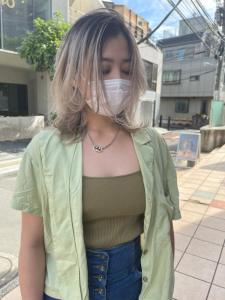 ホワイトグレージュ コンマヘア くすみブルー ダークアッシュ - ARCANA 明治神宮前 表参道 原宿掲載