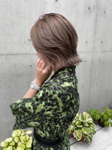 ホワイトグレージュ コンマヘア くすみブルー ダークアッシュ - ARCANA 明治神宮前 表参道 原宿掲載