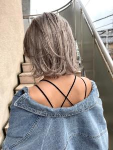 ホワイトグレージュ コンマヘア くすみブルー ダークアッシュ - ARCANA 明治神宮前 表参道 原宿掲載