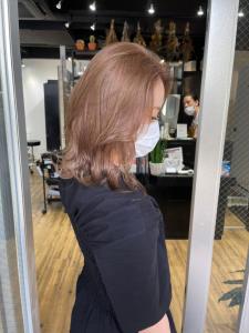 ホワイトグレージュ コンマヘア くすみブルー ダークアッシュ - ARCANA 明治神宮前 表参道 原宿掲載