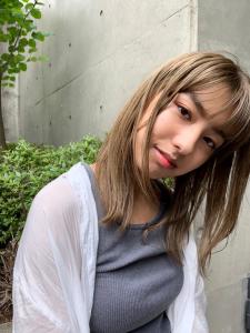 顔まわりのレイヤーが可愛い☆カーキグレージュ - mood kanazawa掲載