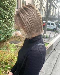 ホワイトグレージュ コンマヘアくすみブルー ダークアッシュ	 - ARCANA 明治神宮前 表参道 原宿掲載