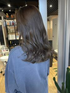ホワイトグレージュ コンマヘアくすみブルー ダークアッシュ	 - ARCANA 明治神宮前 表参道 原宿掲載