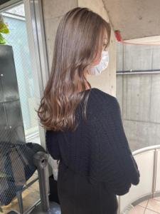 ホワイトグレージュ コンマヘアくすみブルー ダークアッシュ	 - ARCANA 明治神宮前 表参道 原宿掲載