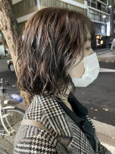 オリーブベージュと巻き髪風ボブニュアンスパーマ - marju銀座掲載