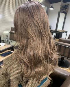 ホワイトグレージュ コンマヘアくすみブルー ダークアッシュ	 - ARCANA 明治神宮前 表参道 原宿掲載
