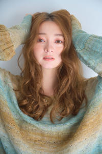 外国人風フリンジウェーブアンバーベージュ - little 小倉掲載