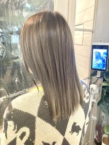 ハイトーンナチュラルストレートセミディ30代梅ヶ丘美容室 - CHAINON掲載