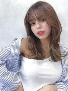 韓国ヘア 小顔補正立体カット ミディアムレイヤー 透明感 - BROCANTE LUXBEブロカントラックスビー立川北口店掲載