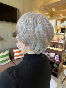 白髪を活かしたヘア - EMU international 春日部本店掲載