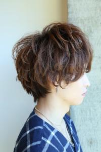 前髪長めのジェンダーレスショート - hair make flencia掲載