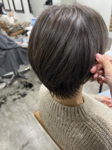 白髪ぼかしハイライトイルミナカラー￥16500 - prize Iris 池袋【プライズ アイリス】池袋駅東口店掲載