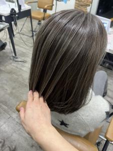 白髪ぼかしハイライトイルミナカラー￥16500 - prize Iris 池袋【プライズ アイリス】池袋駅東口店掲載