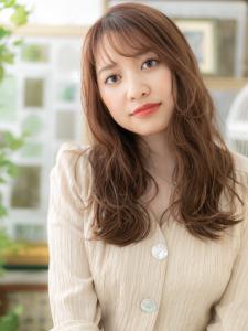 大人ハイライトで小顔♪外国人風ウェーブ巻き　ふんわりカール - COVER HAIR bliss 上尾西口店掲載