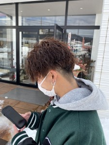 ツイストスパイラルパーマ波巻き刈り上げVマッシュ - Reve by Lond掲載