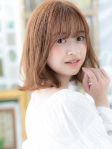 大人かわいい小顔くせ毛風ミディアムウルフ　パールベージュ - COVER HAIR bliss【カバーヘア ブリス】志木/志木南口駅前店掲載